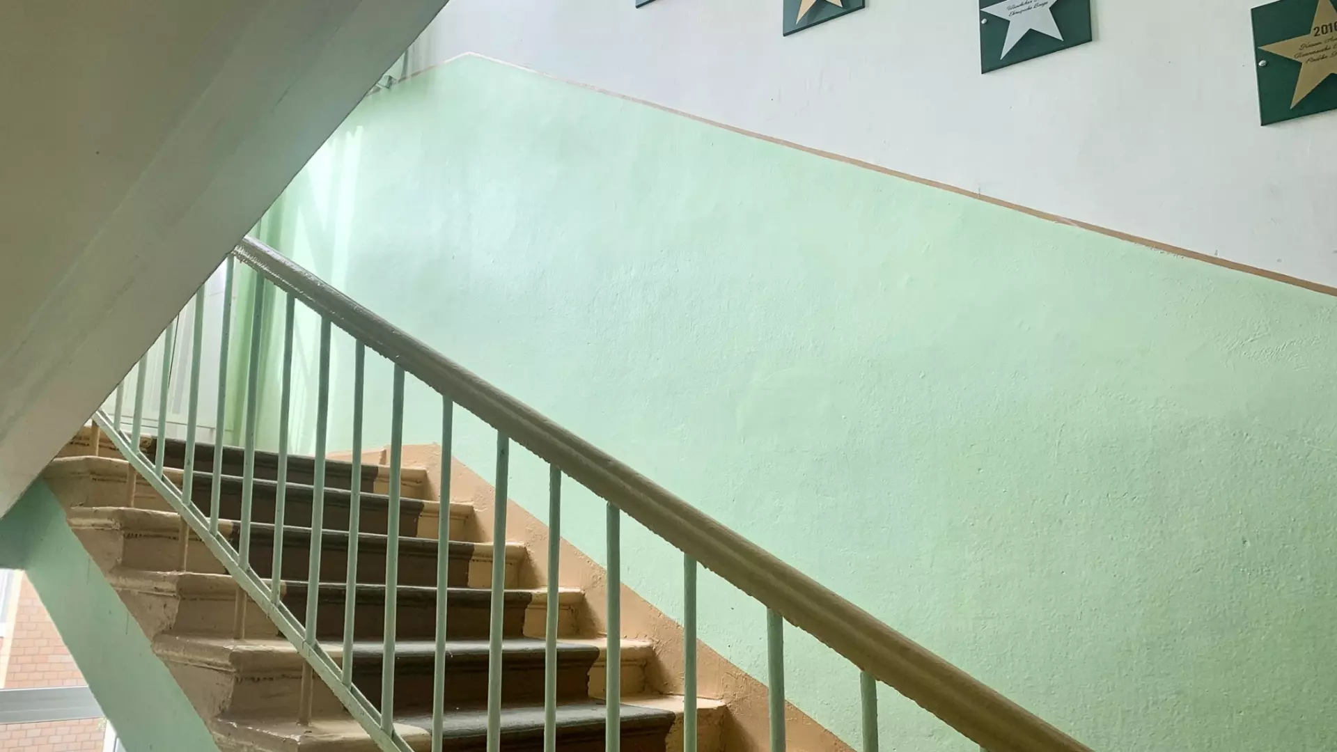 Школа оплатит лечение ребенка, выпавшего из окна